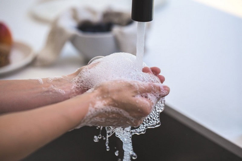 Come disinfettare casa e ambienti di lavoro per proteggersi