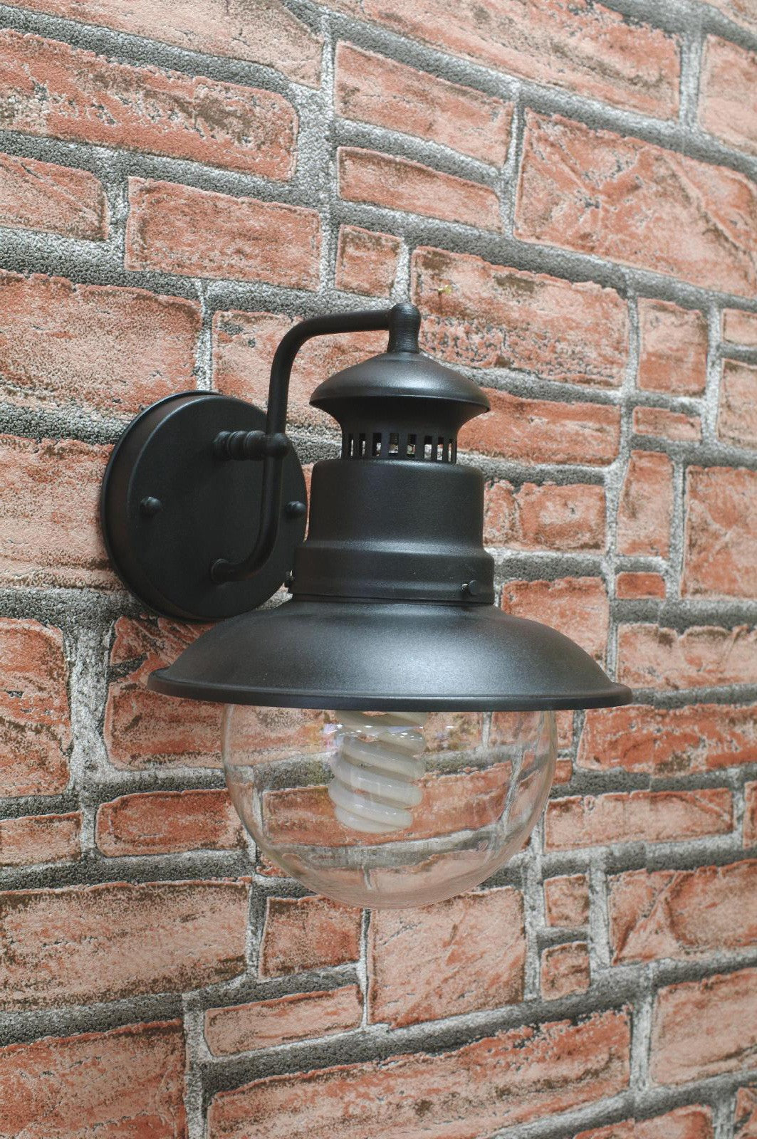 Lanterna da esterno in acciaio con braccio cm 22x26x27h Mod. Marina colore nero