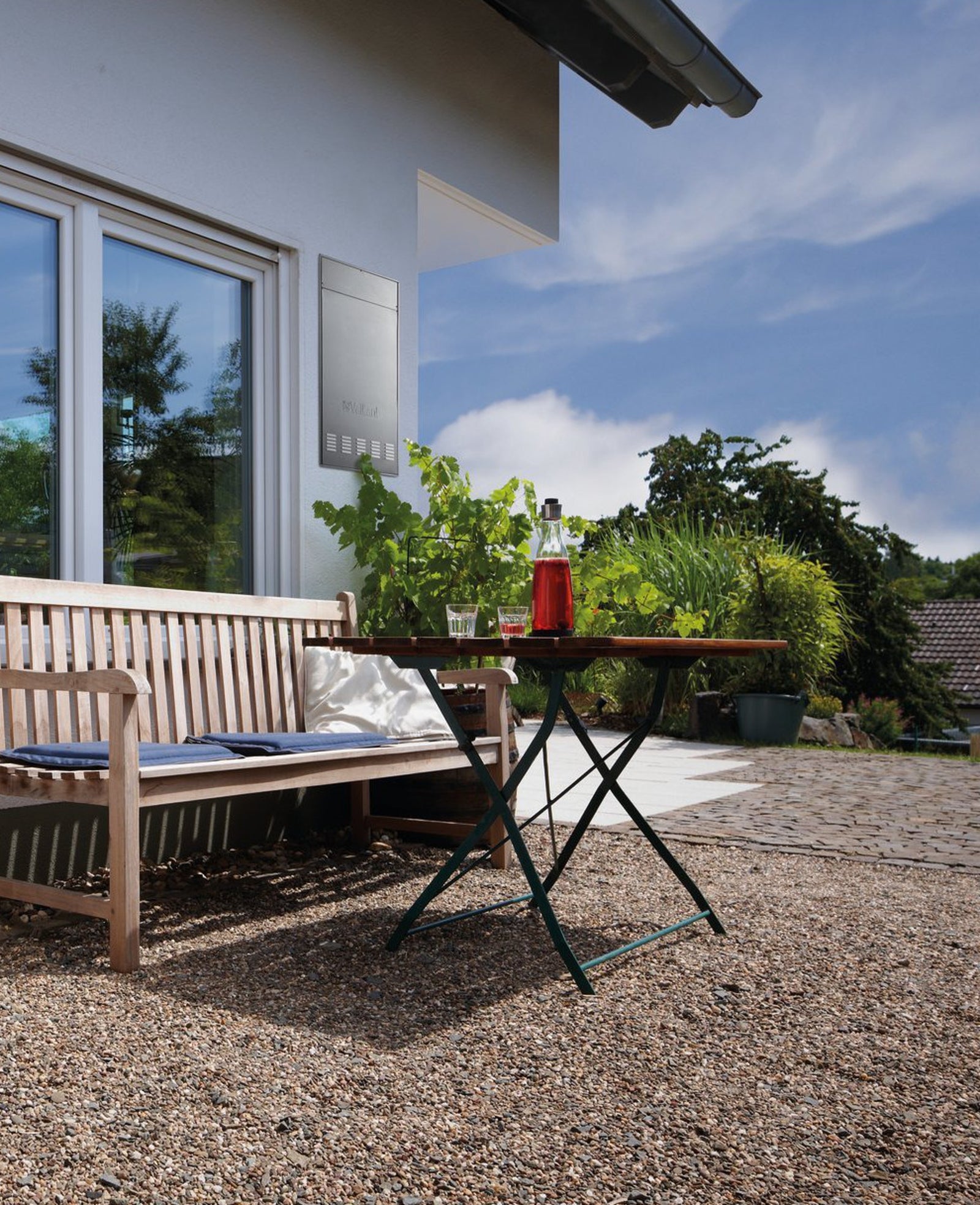 Chaudière à condensation encastrable Vaillant ecoINWALL Plus VMW 266/2-5 I 25 kW, code 0010017154 - Fournie avec kit d'évacuation des fumées - Sans coffre d'encastrement 