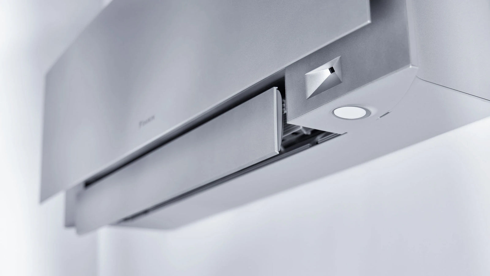 Condizionatore Climatizzatore Daikin Bluevolution Inverter Monosplit Emura III Silver Wi-Fi FTXJ20AS9 R-32 7000 BTU