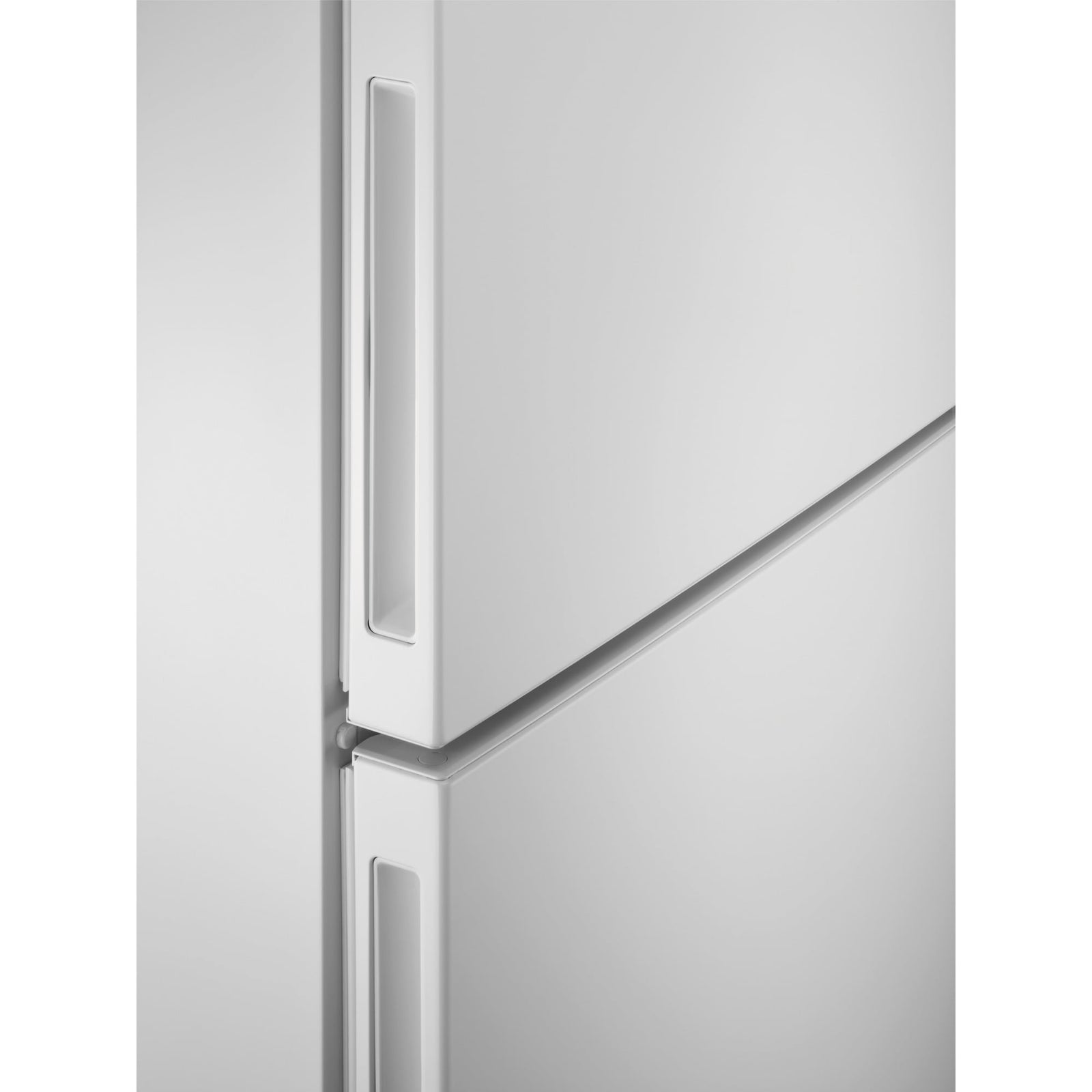 Frigorifero con Congelatore Libera Installazione Electrolux Serie 600 TwinTech® LNT5ME32W1 Total No Frost 186 cm