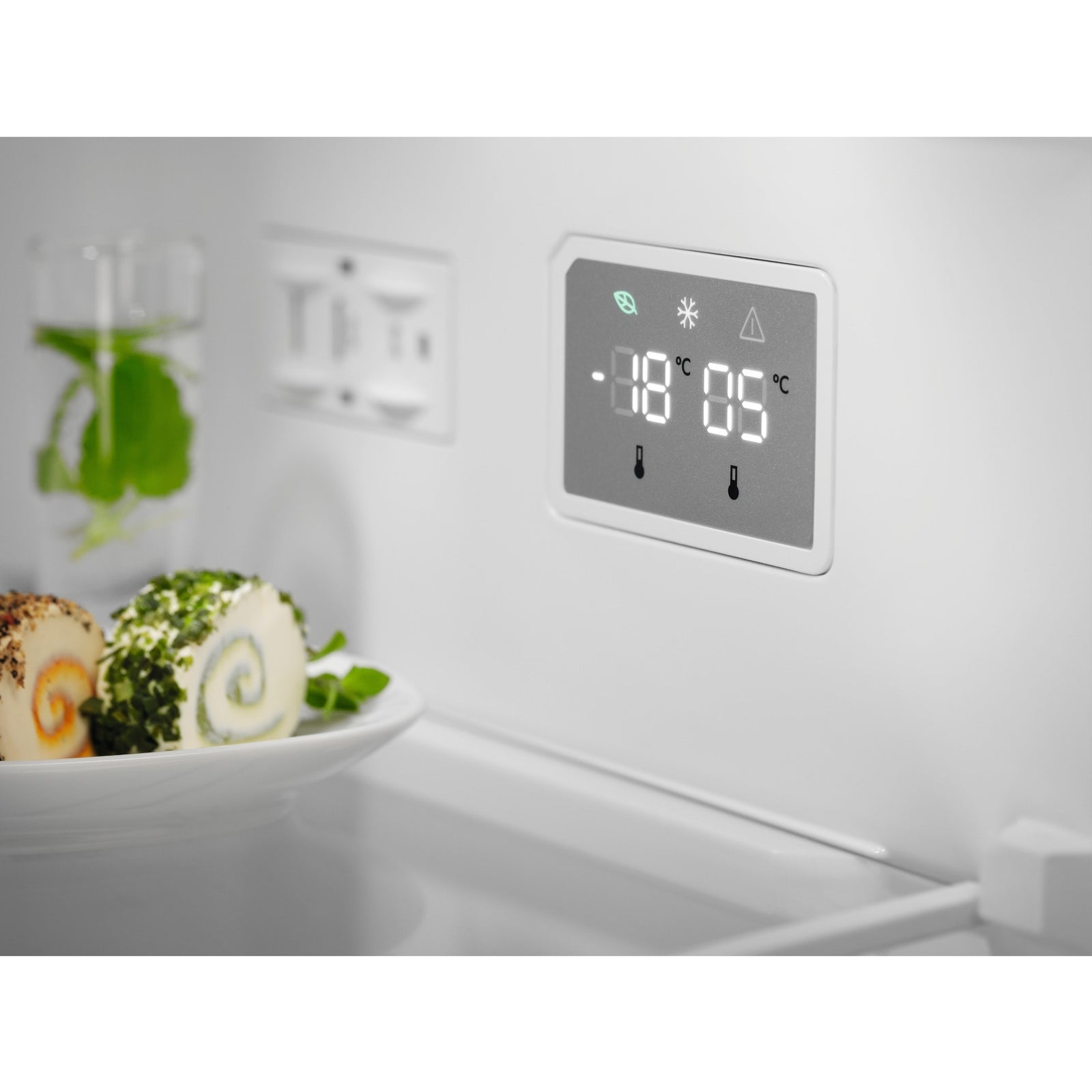Frigorifero con Congelatore Libera Installazione Electrolux Serie 600 TwinTech® LNT5ME32W1 Total No Frost 186 cm